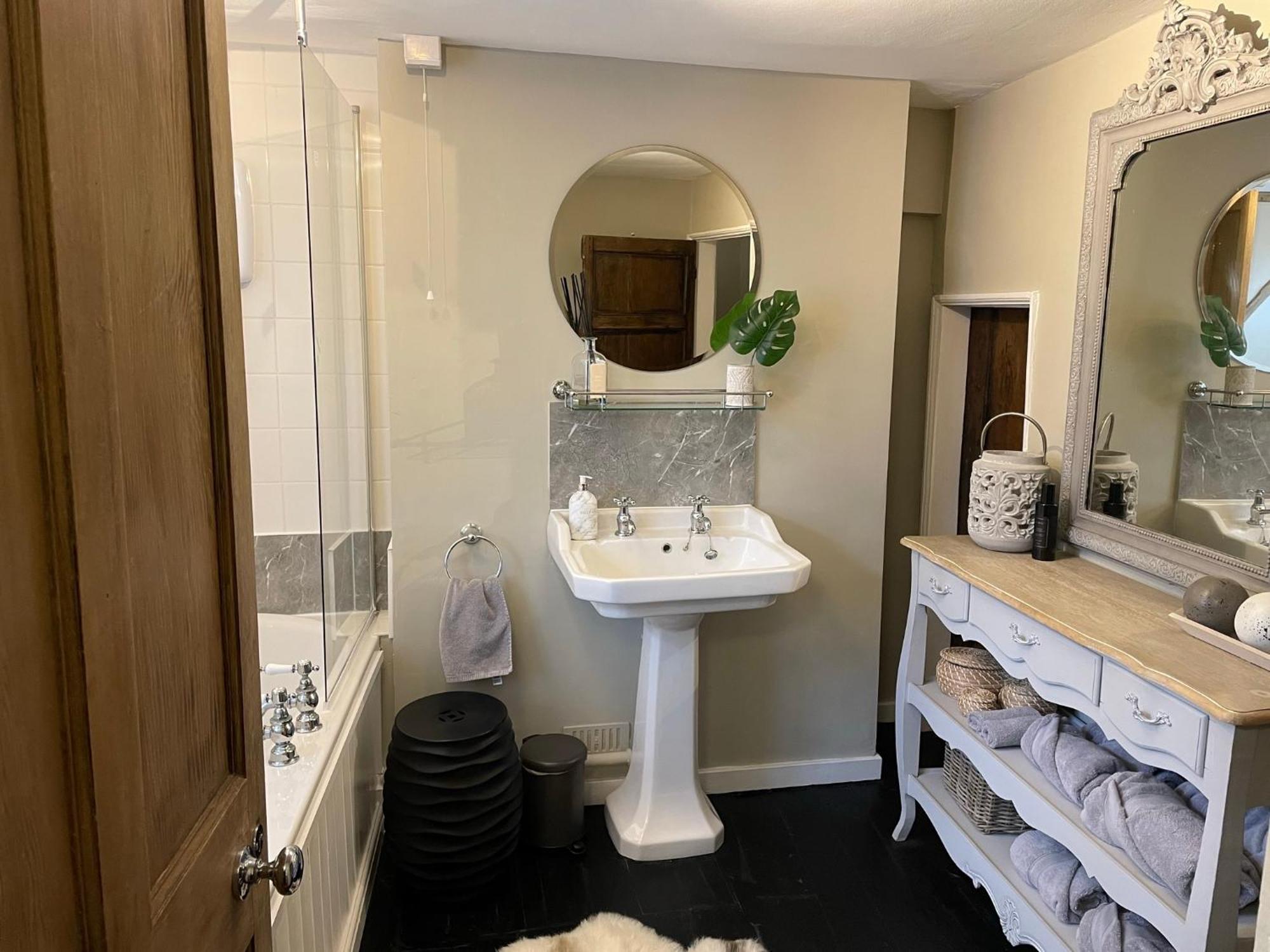 Entire Georgian Luxury Home - 3 Storey- High St Henley-In-Arden -Two Bedrooms-Sleeps 4 外观 照片