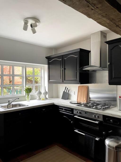 Entire Georgian Luxury Home - 3 Storey- High St Henley-In-Arden -Two Bedrooms-Sleeps 4 外观 照片
